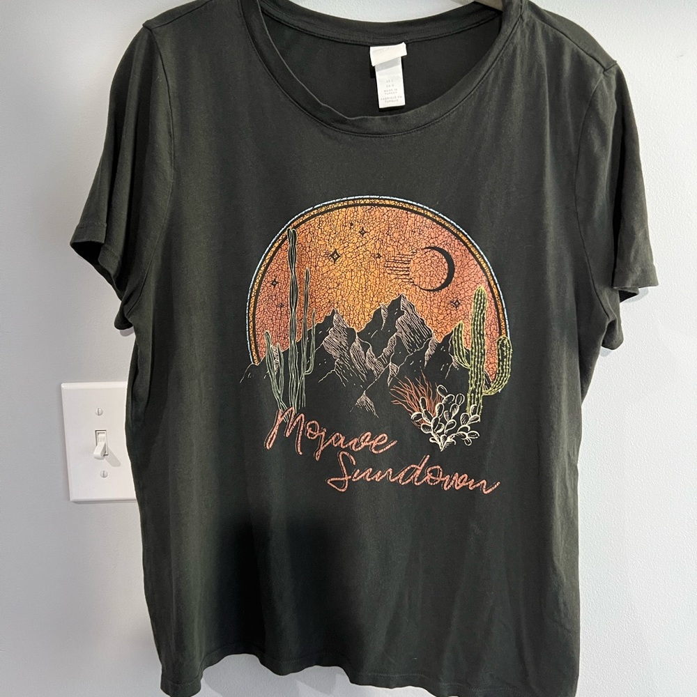 H&M graphic t shirt size large